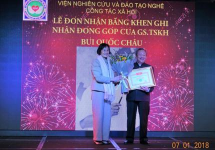 GS.TSKH Bùi Quốc Châu đón nhận Bằng khen của Hiệp hội giáo dục nghề nghiệp và nghề công tác xã hội VN